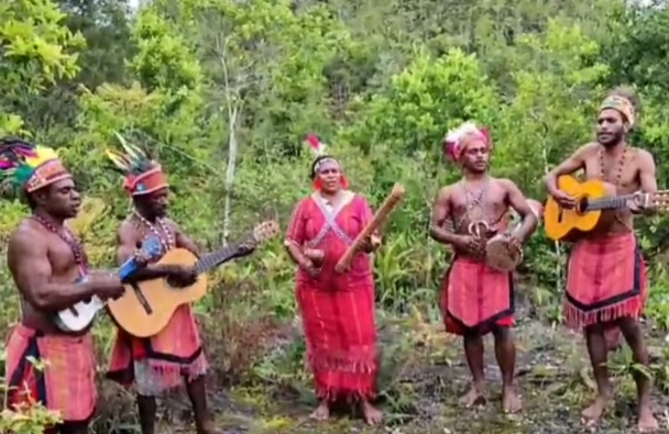 Seni Musik Tradisional Suku Maybrat Perlu Dilestarikan