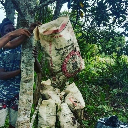 Komunitas Peduli Tata Ruang Maybrat Temukan 83 Jenis Sampah Di Kali Susumuk