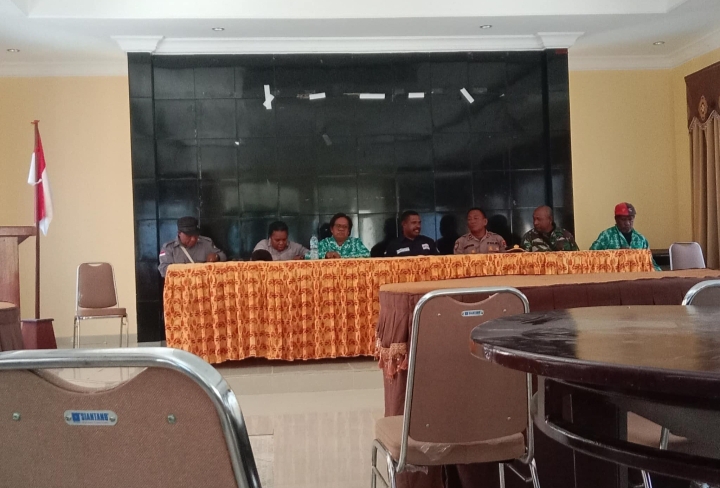 Dinas Pendidikan Tambrauw Mediasi Pengaktifan Kembali SMA Negeri 3 Kebar Yang Dipalang Pemilik Ulayat