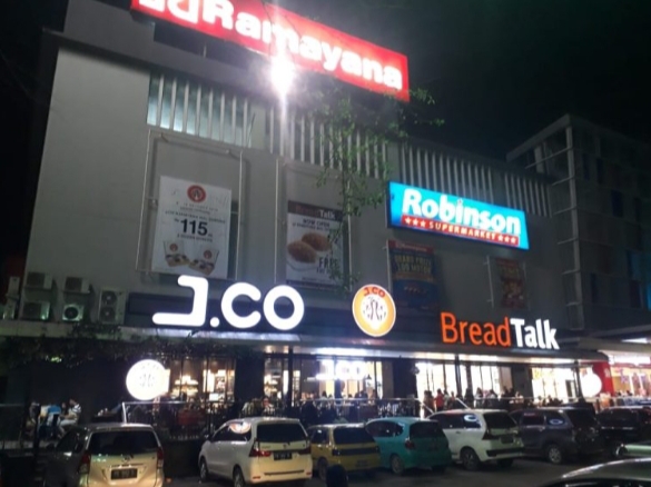 Jaga Parkir Ramayana Mall Sorong Untuk Biaya Kuliah