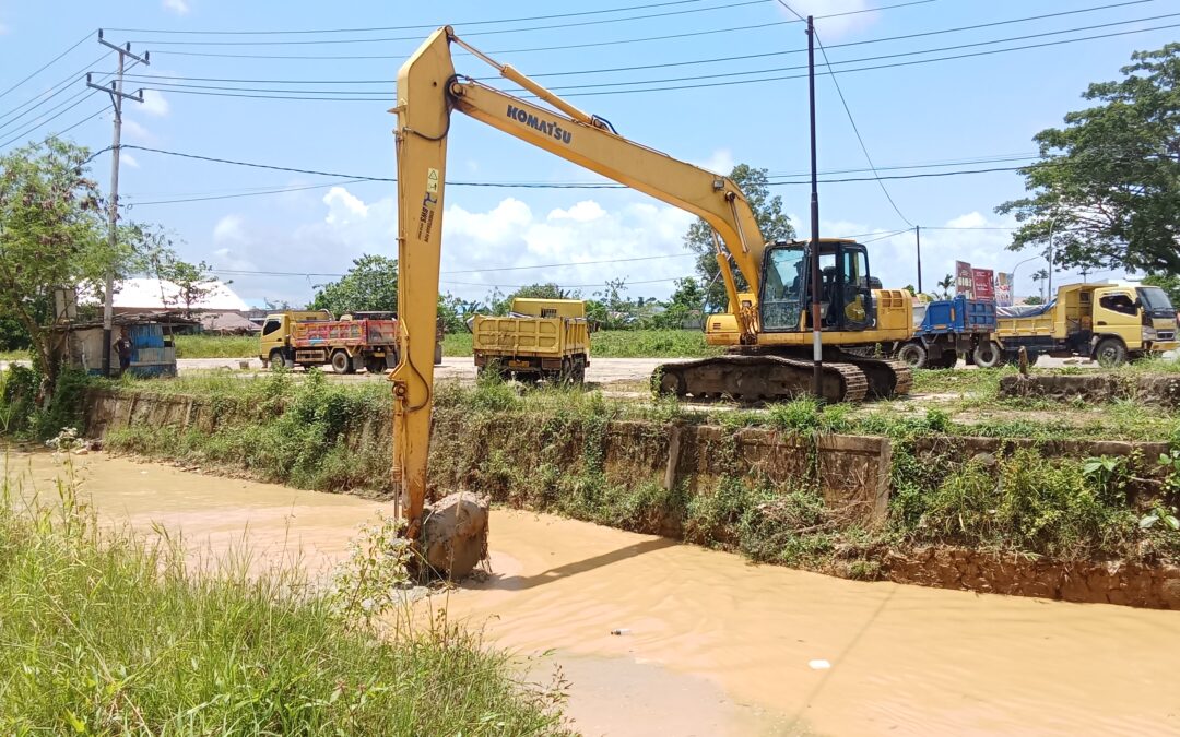 Atasi Banjir Di Kota Sorong, Pj Walikota Bergerak Cepat Atasi Selokan Yang Penuh Endapan