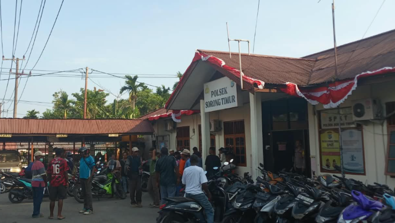 Jatah Preman di Kelurahan Tidak Sesuai, Kantor Lurah Malanu Sorong Rusak Dibakar Oleh Oknum Warga